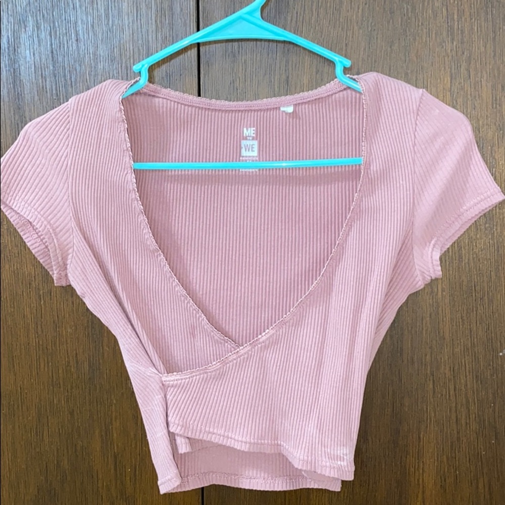 cropped / low cut pink short sleeve